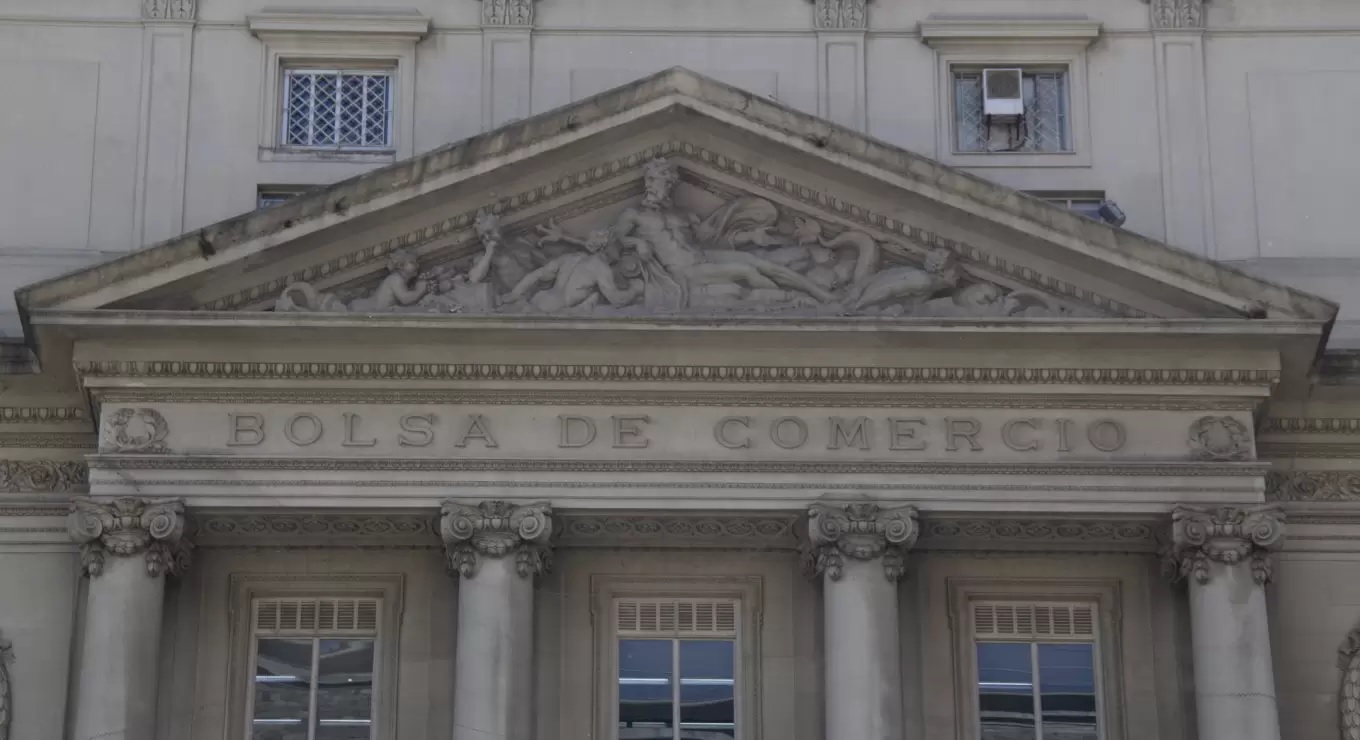 Preocupan los bonos y el dólar, pero la Bolsa brilla