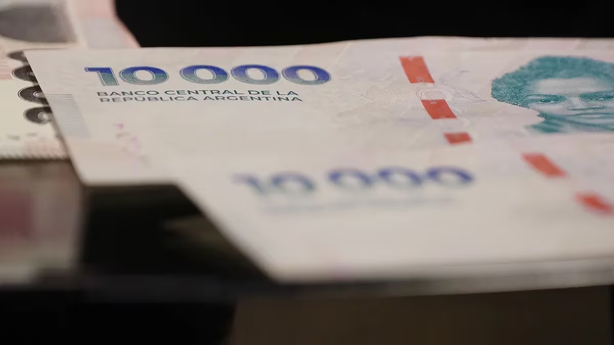 ¿Vuelve al “carry trade”? Qué hacer con los pesos ante un dólar más cerca del “techo de la banda”