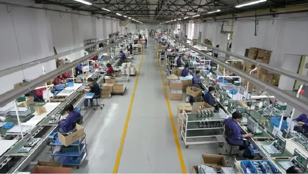 Comprar televisores y celulares más baratos vía courier desde Tierra del Fuego: cuándo podrá hacerse y cuál será la rebaja de precios