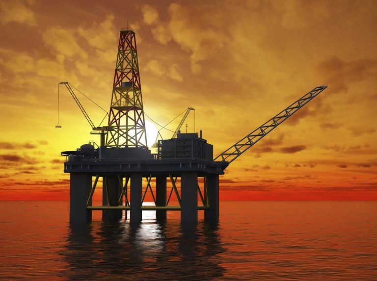 El petróleo crece más de 3% por expectativas de una nueva caída de inventarios