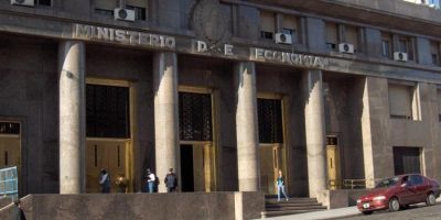 Ministerio de Finanzas colocó casi $ 70.500 M en bono con nueva “cláusula gatillo”