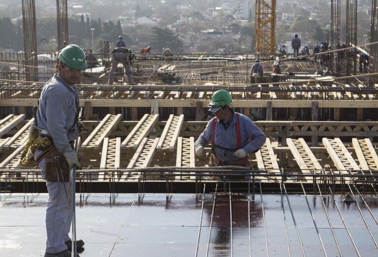 Industria y construcción, con mejor ritmo en junio: aún están lejos del nivel prepandemia