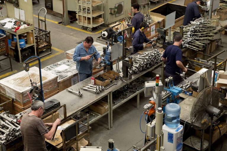 En marzo la producción industrial creció 32,8% interanual y acumuló 5 meses de subas