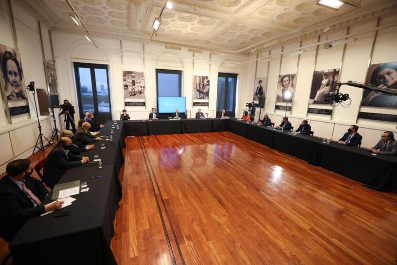 El Gobierno pone el foco en la oferta de dólares para evitar una devaluación