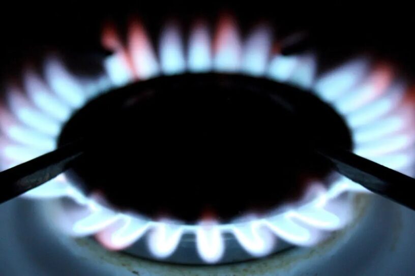 Tarifas: Los servicios de luz y gas subirán menos de un dígito en todo 2021