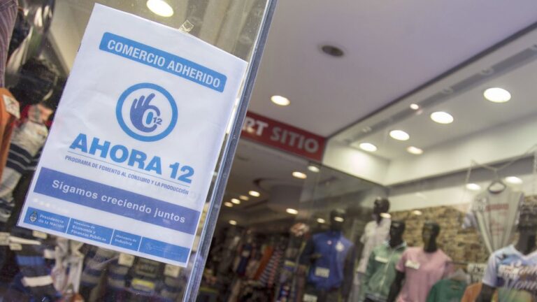 Ahora 12: con la resistencia de los bancos, el Gobierno negocia contra reloj para lanzar planes de 24 y 30 cuotas