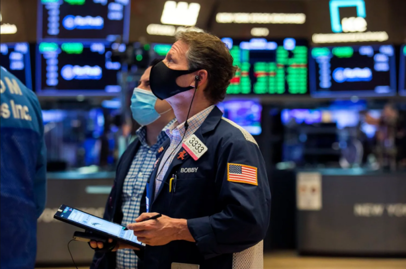 Mercados: los bonos en dólares vuelven a caer y el riesgo país argentino queda al filo de los 3.000 puntos