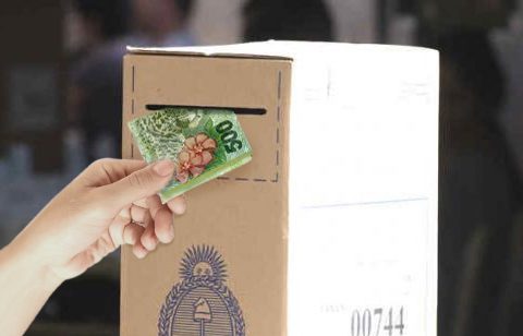 Los salarios (en pesos y dólares), en alza hasta las elecciones