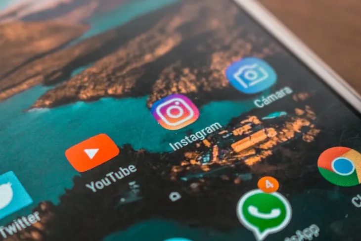 Las acciones de Facebook se hundieron hasta 6%: Mark Zuckerberg perdió USD 7.000 millones en dos horas