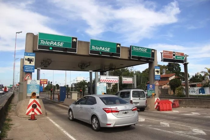 Los aumentos que se vienen: monotributos, prepagas y peajes