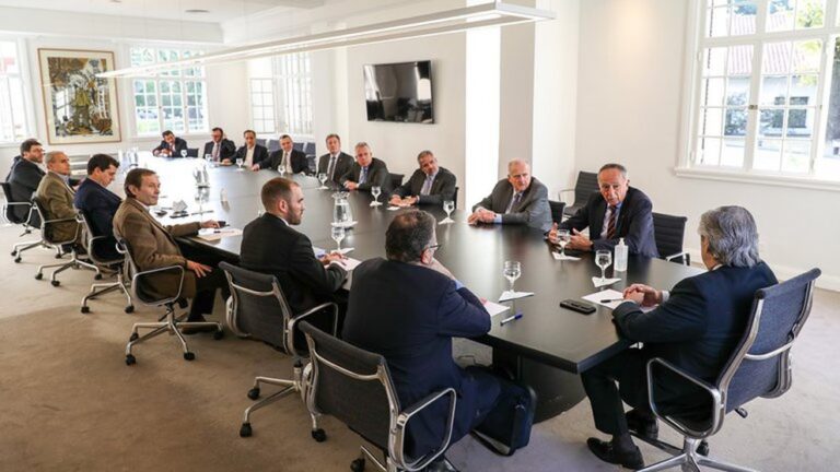 En enero, el Gobierno buscará un acuerdo de precios y salarios