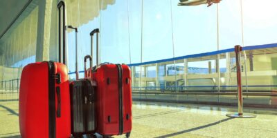 Ante la falta de dólares, el Banco Central prohibió a las tarjetas de crédito vender pasajes al exterior en cuotas