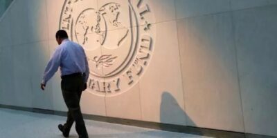 FMI: la fuerte baja del déficit de 2021 acerca algo las cifras, pero siguen las tensiones en lo fiscal