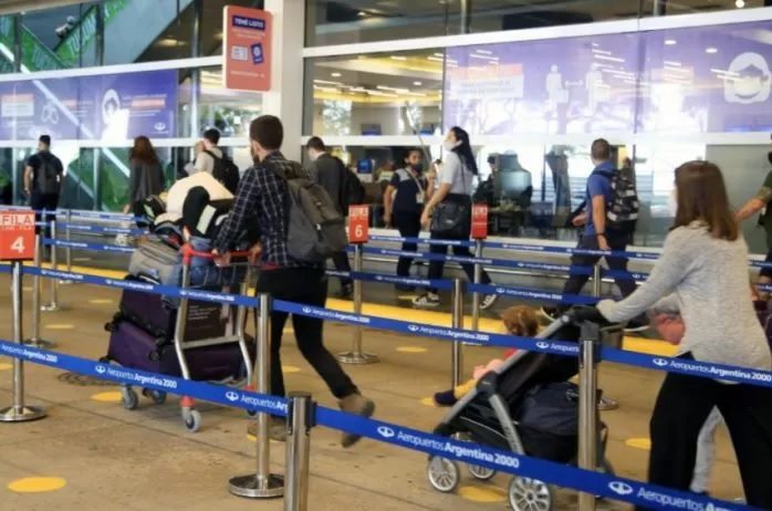 Tarifazo aéreo en vacaciones de invierno: los pasajes de las low-cost subirán al menos 50%