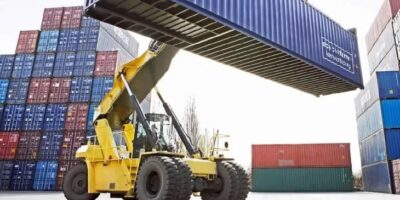 Dólar “reposición”: empresas se alejan del oficial y remarcan al paralelo