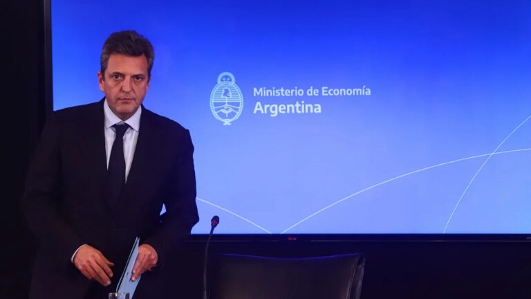 La consultora que más mira el Gobierno alerta que el canje no elimina la posibilidad de tener una crisis de deuda